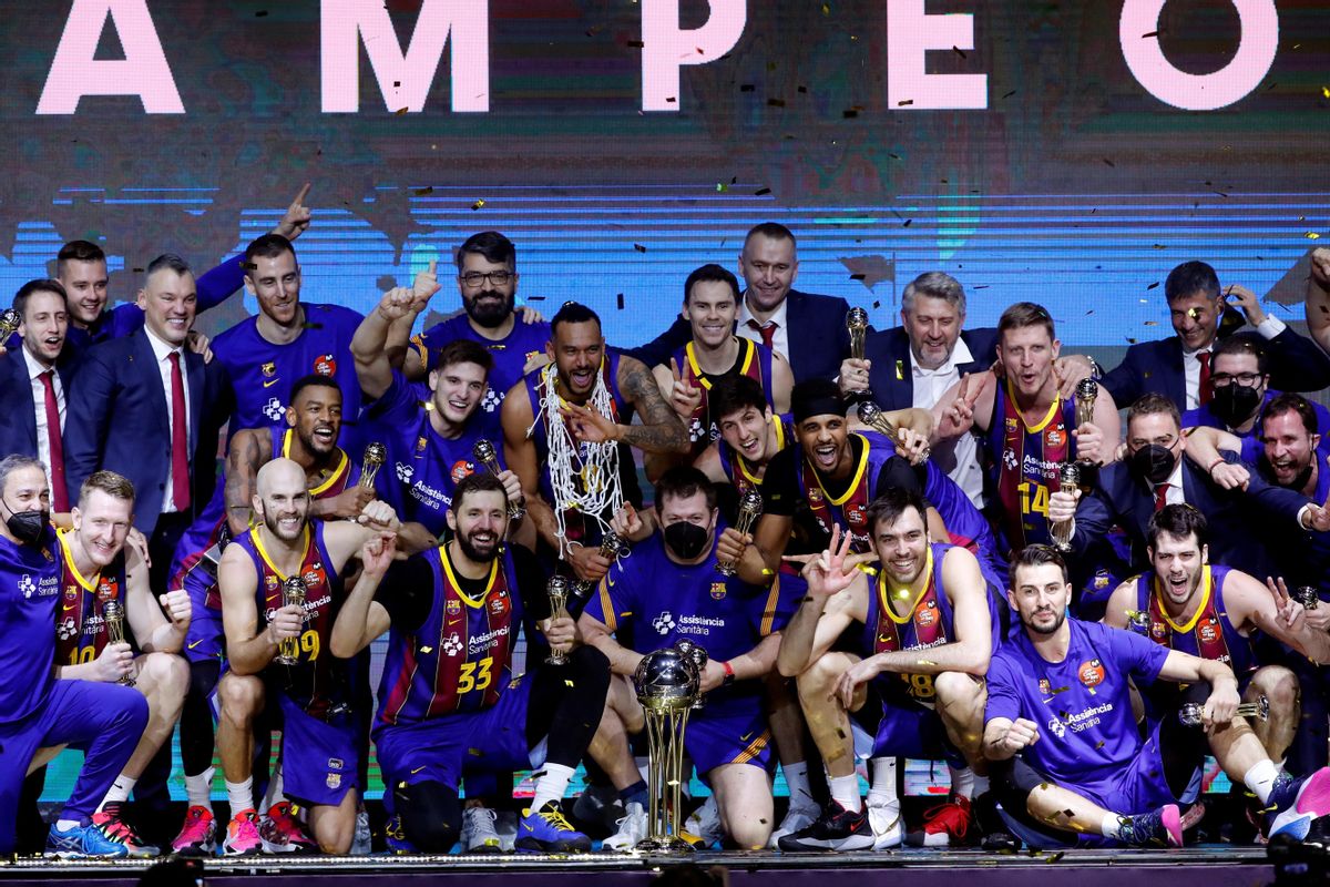 El Barça celebra en el podio la conquista de la Copa en Madrid El Barça celebra en el podio la conquista de la Copa en Madrid