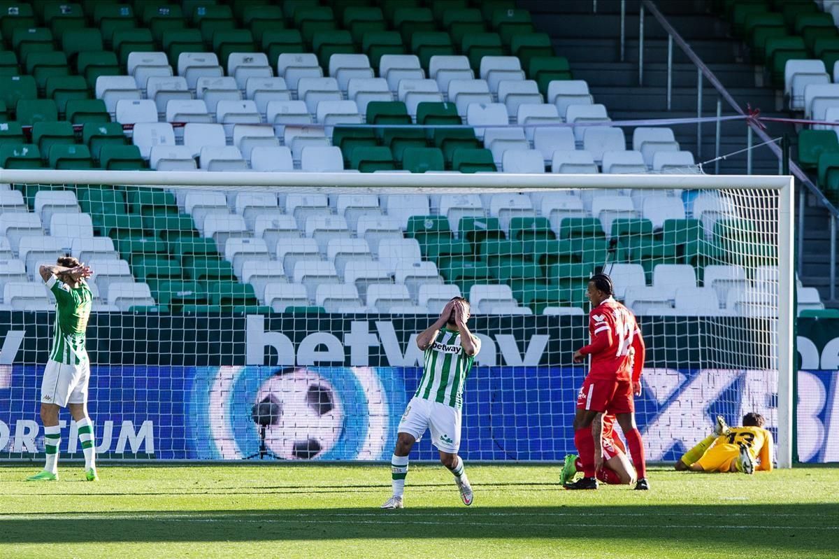 Fekir lamenta un fallo en el derbi sevillano que se vivió en el Villamarín Fekir lamenta un fallo en el derbi sevillano que se vivió en el Villamarín