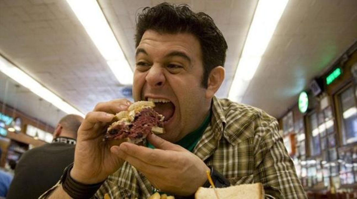 Adam Richman comiendo en el programa ’Crónicas carnívoras’. Adam Richman comiendo en el programa ’Crónicas carnívoras’.