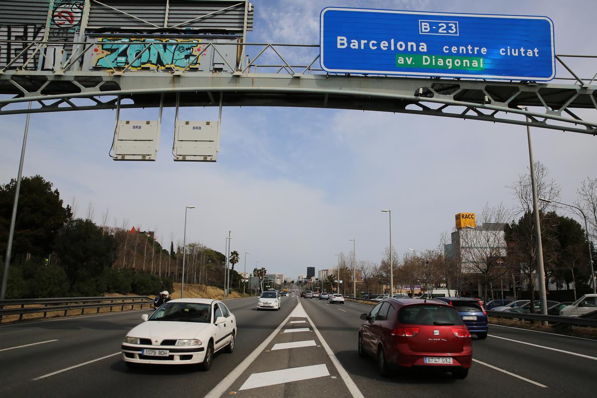Una imagen de la entrada a Barcelona por la B-23 en el inicio de la Diagonal.