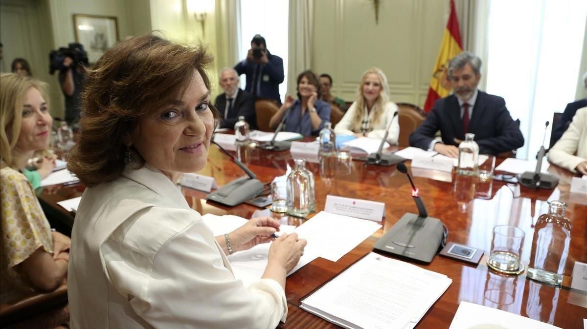 La vicepresidenta del Gobierno, Carmen Calvo, al inicio de la reunión del Observatorio contra la Violencia de Género. La vicepresidenta del Gobierno, Carmen Calvo, al inicio de la reunión del Observatorio contra la Violencia de Género.