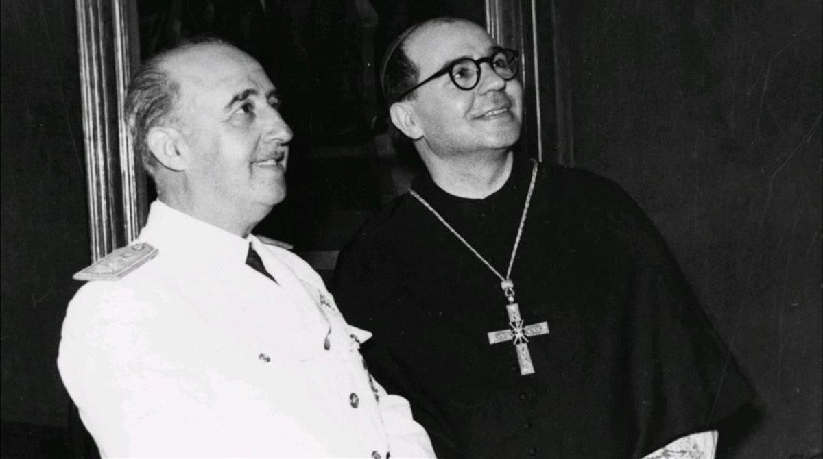 El general Francisco Franco y Aureli Maria Escarré, abad de Montserrat, en una imagen de archivo. El general Francisco Franco y Aureli Maria Escarré, abad de Montserrat, en una imagen de archivo.