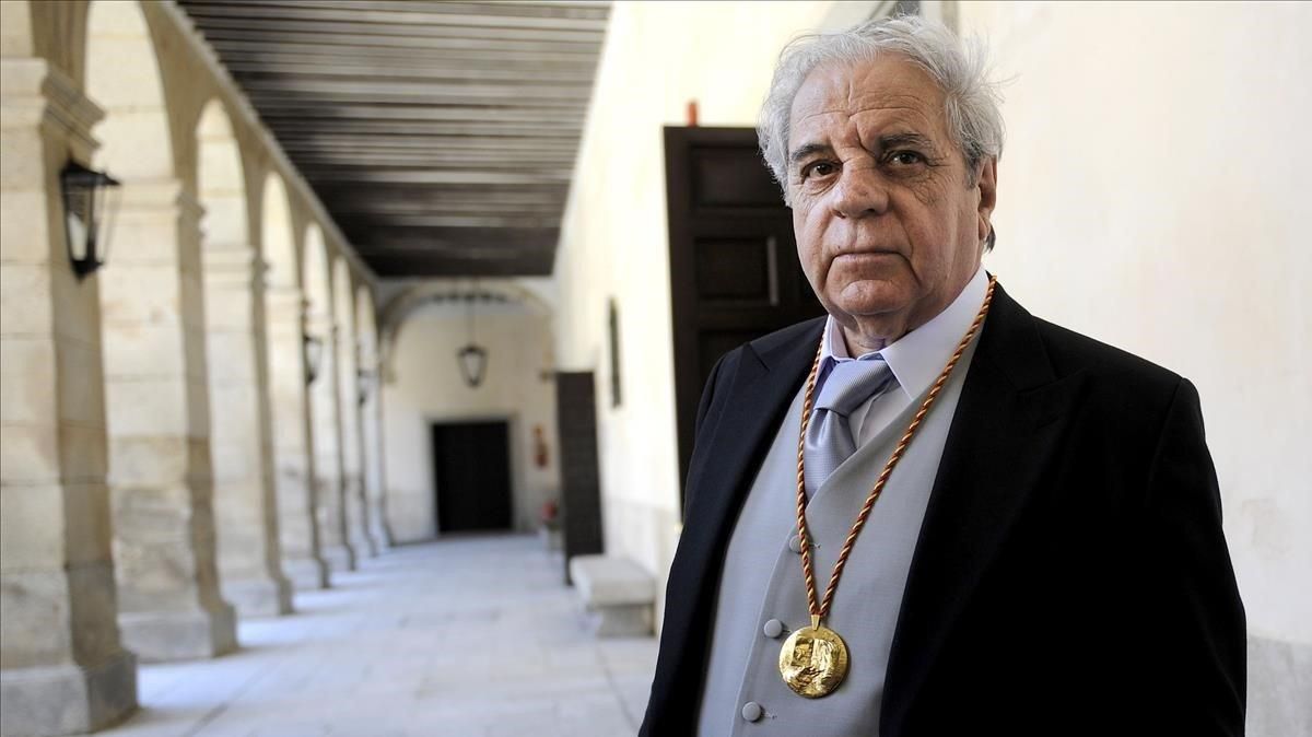 Juan Marsé después del acto de la entrega del Premio Cervantes Juan Marsé después del acto de la entrega del Premio Cervantes