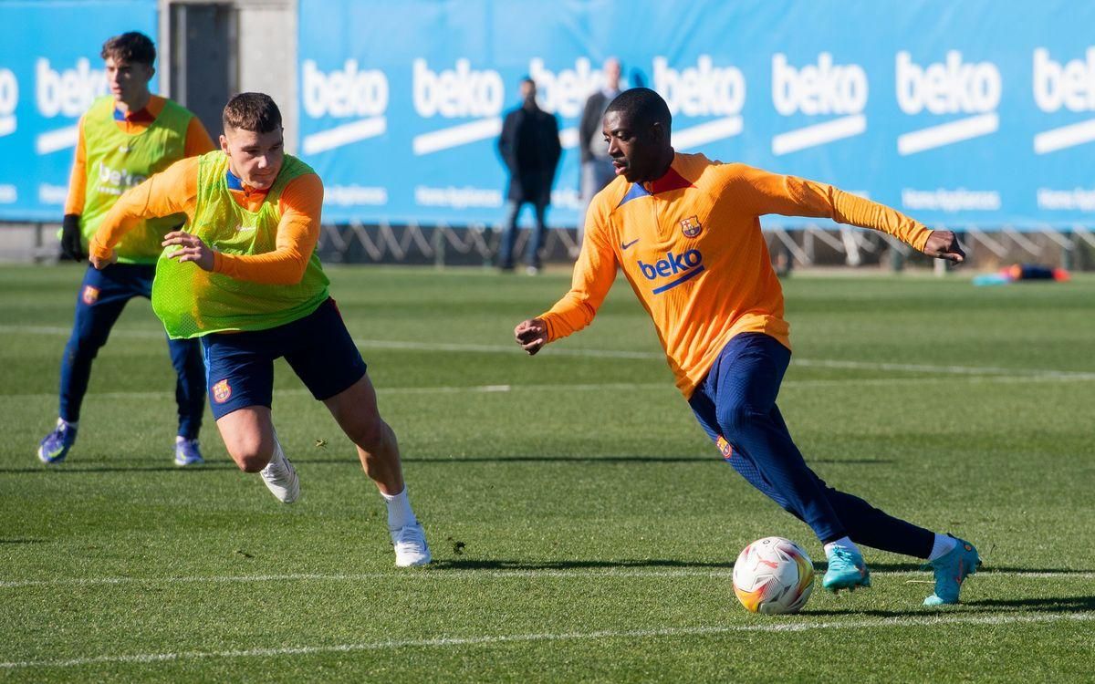 Dembélé, en un entrenamiento con el Barça en la ciudad deportiva de Sant Joan Despí. Dembélé, en un entrenamiento con el Barça en la ciudad deportiva de Sant Joan Despí.