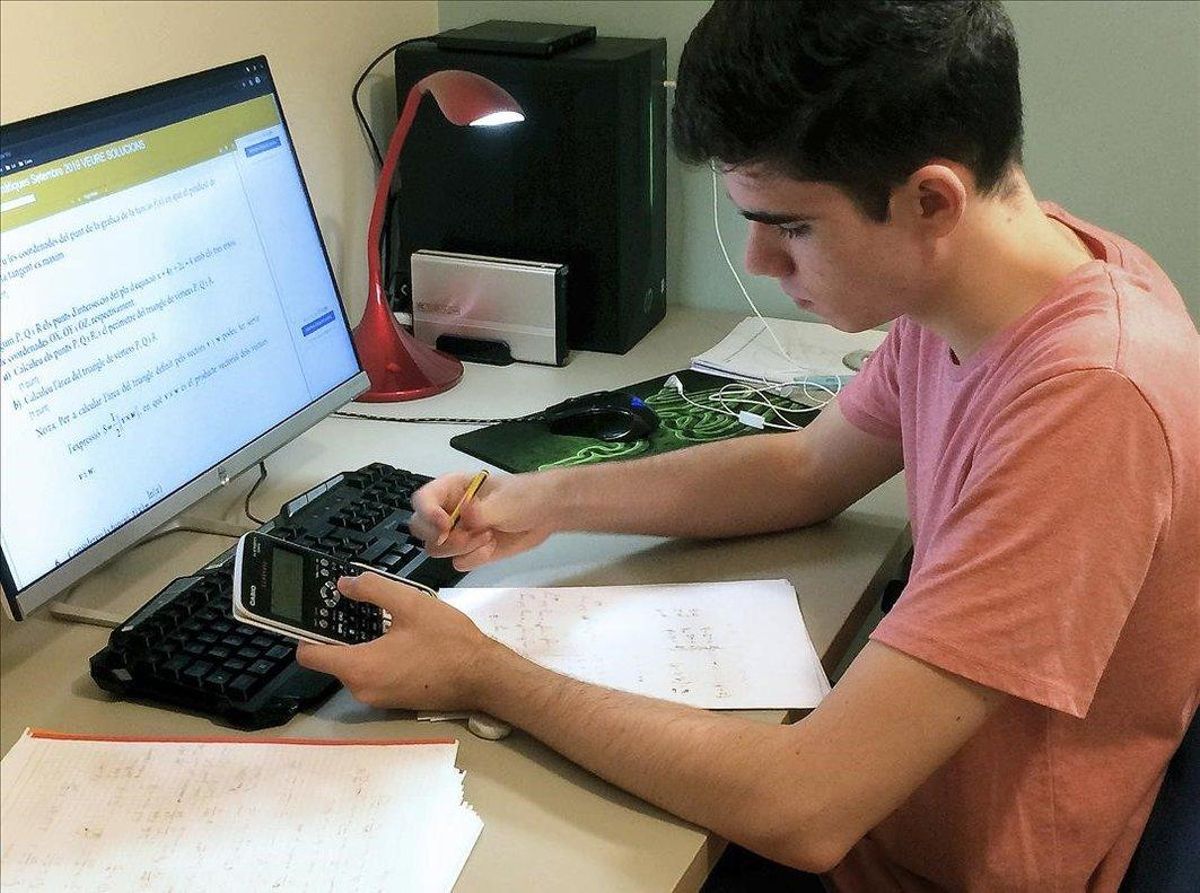 Entrevisa a Norbert Tomàs , estudiante de selectividad. Entrevisa a Norbert Tomàs , estudiante de selectividad.