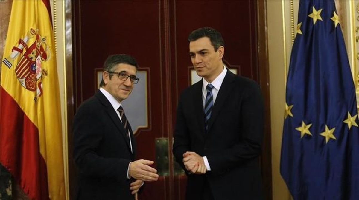 Patxi López y Pedro Sánchez, este lunes en el Congreso. Patxi López y Pedro Sánchez, este lunes en el Congreso.