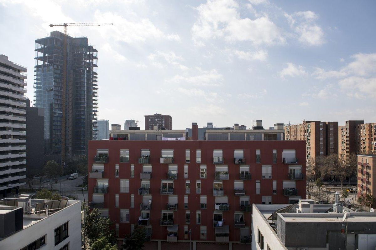 Imagen de unos apartamentos en construcción en Barcelona Imagen de unos apartamentos en construcción en Barcelona