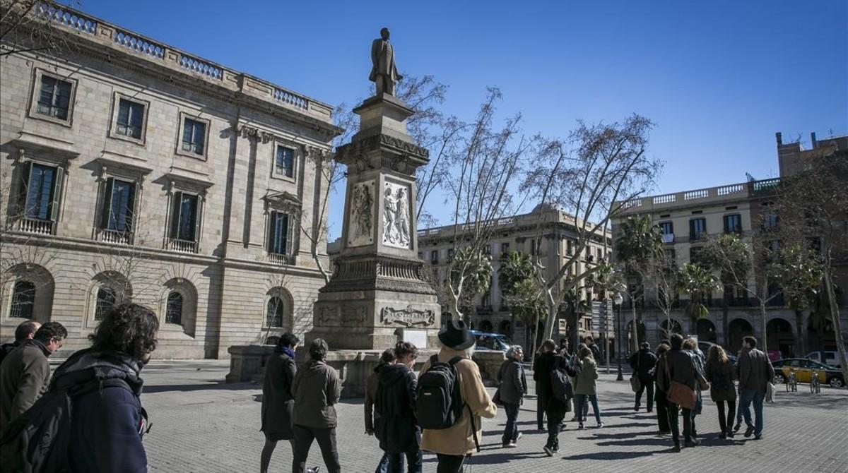 Plaza de Antonio López, en Barcelona. Plaza de Antonio López, en Barcelona.