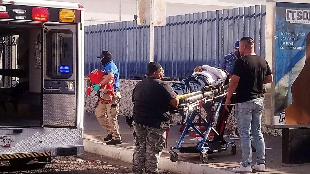 Traslado de Abel Murrieta al hospital, donde falleció. Traslado de Abel Murrieta al hospital, donde falleció.