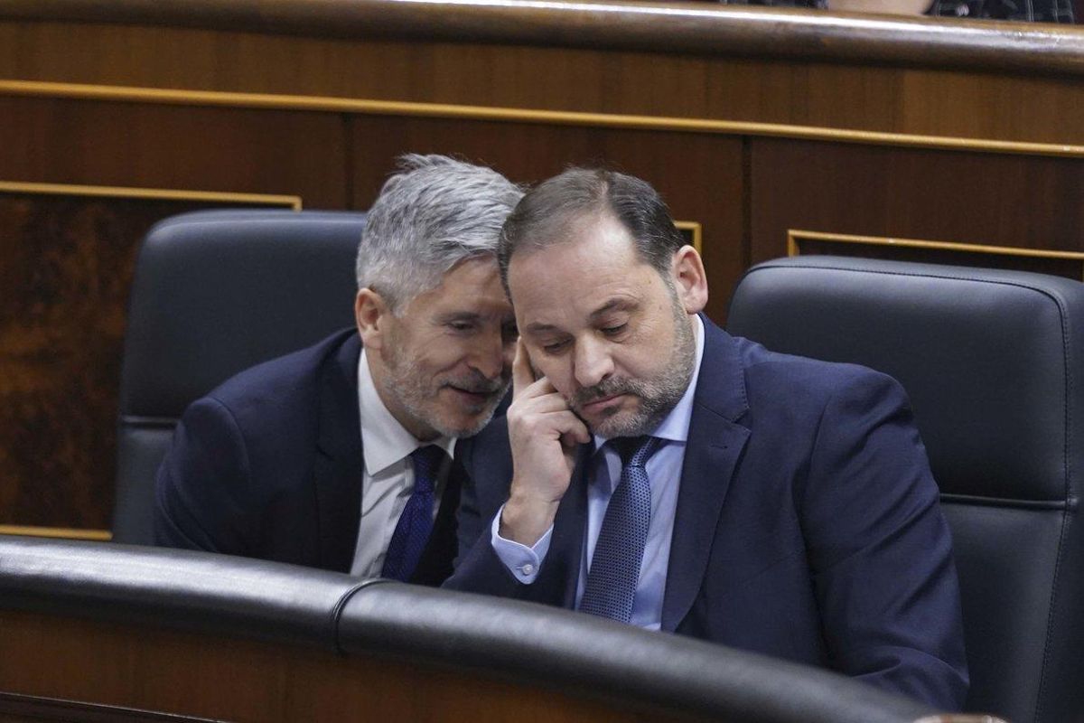 El ministro del Interior, Marlaska (i), junto al ministro de Transportes Ábalos (d). El ministro del Interior, Marlaska (i), junto al ministro de Transportes Ábalos (d).