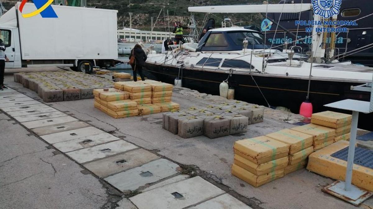 Una investigación en Palma permite capturar un velero con 4.700 kilos de hachís en Cartagena