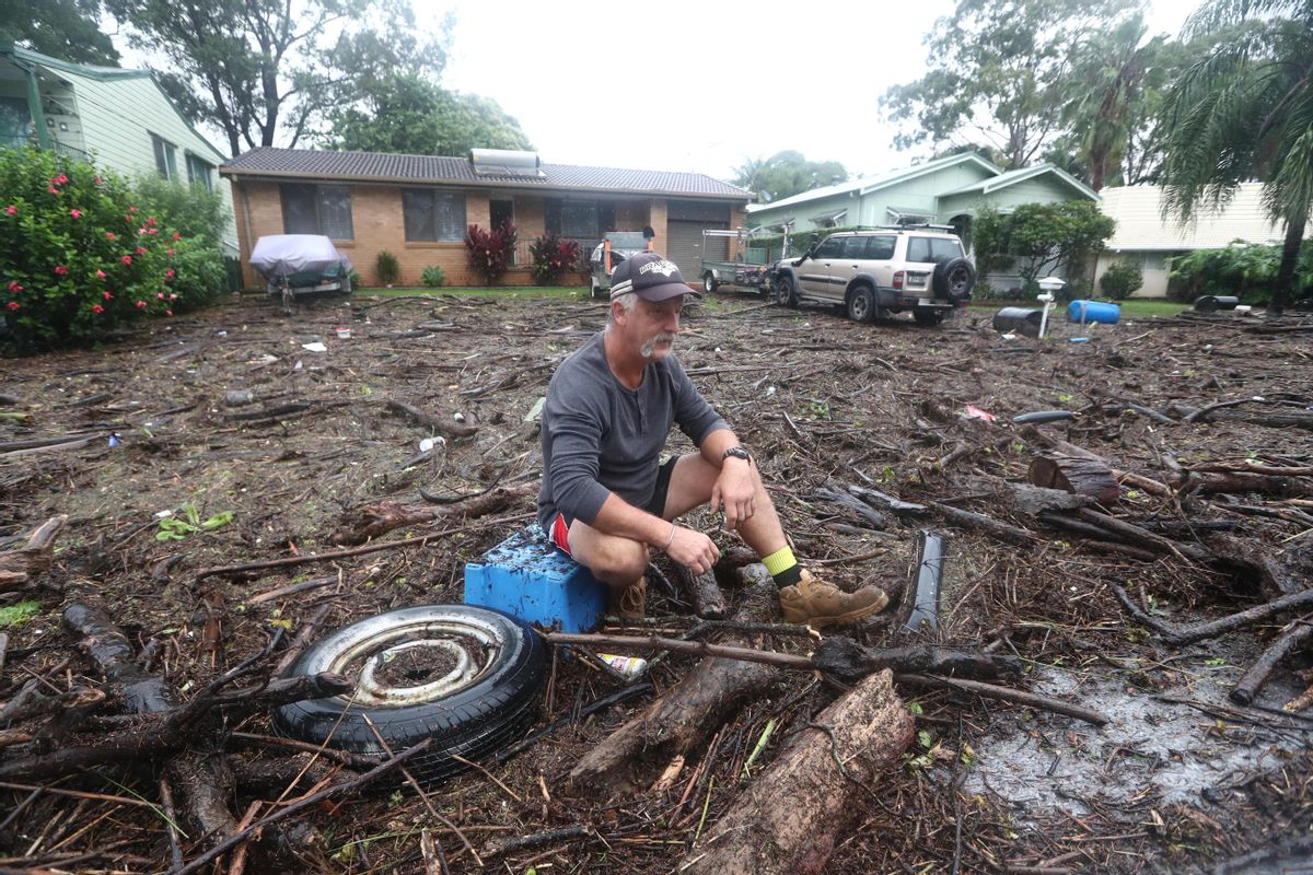 Un hombre lo ha perdido todo por las inundaciones, en PortMcQuairie (Australia) Un hombre lo ha perdido todo por las inundaciones, en PortMcQuairie (Australia)