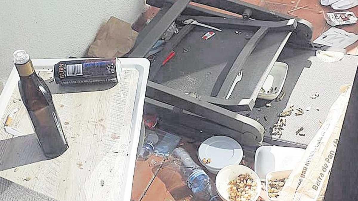 Desperfectos tras el paso de los estudiantes en el Hotel Bellver: Paredes, muebles y espejos rotos. Desperfectos tras el paso de los estudiantes en el Hotel Bellver: Paredes, muebles y espejos rotos.