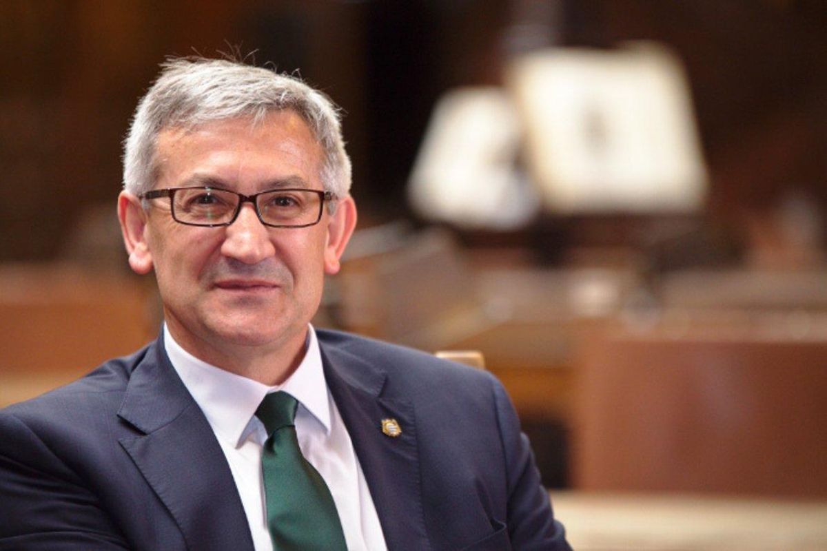 Santiago García Granda, presidente de Crue-Sostenibilidad y rector de la Universidad de Oviedo. // CRUE Santiago García Granda, presidente de Crue-Sostenibilidad y rector de la Universidad de Oviedo. // CRUE