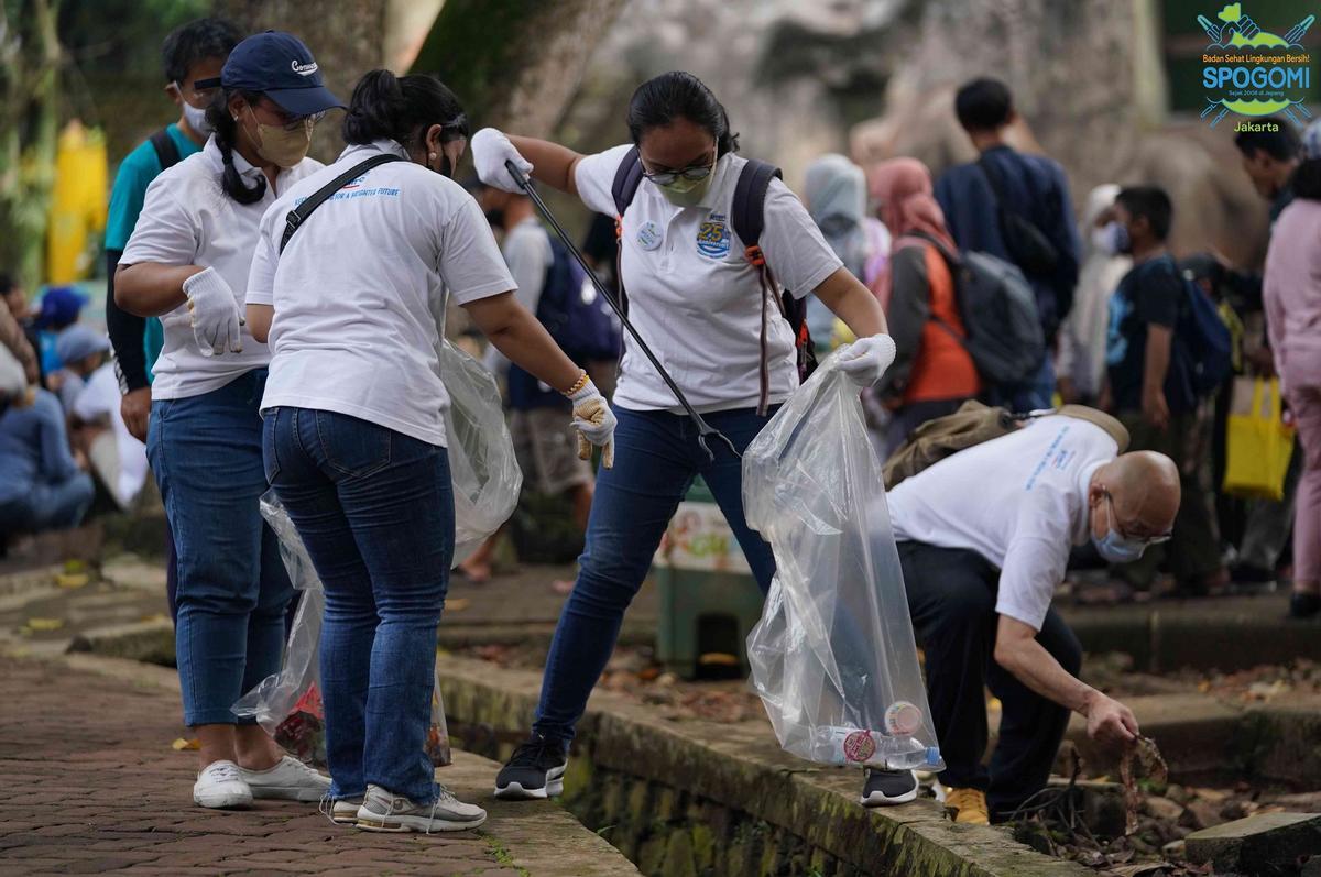 El Spogomi llega a España: así es el deporte japonés de recogida de basura