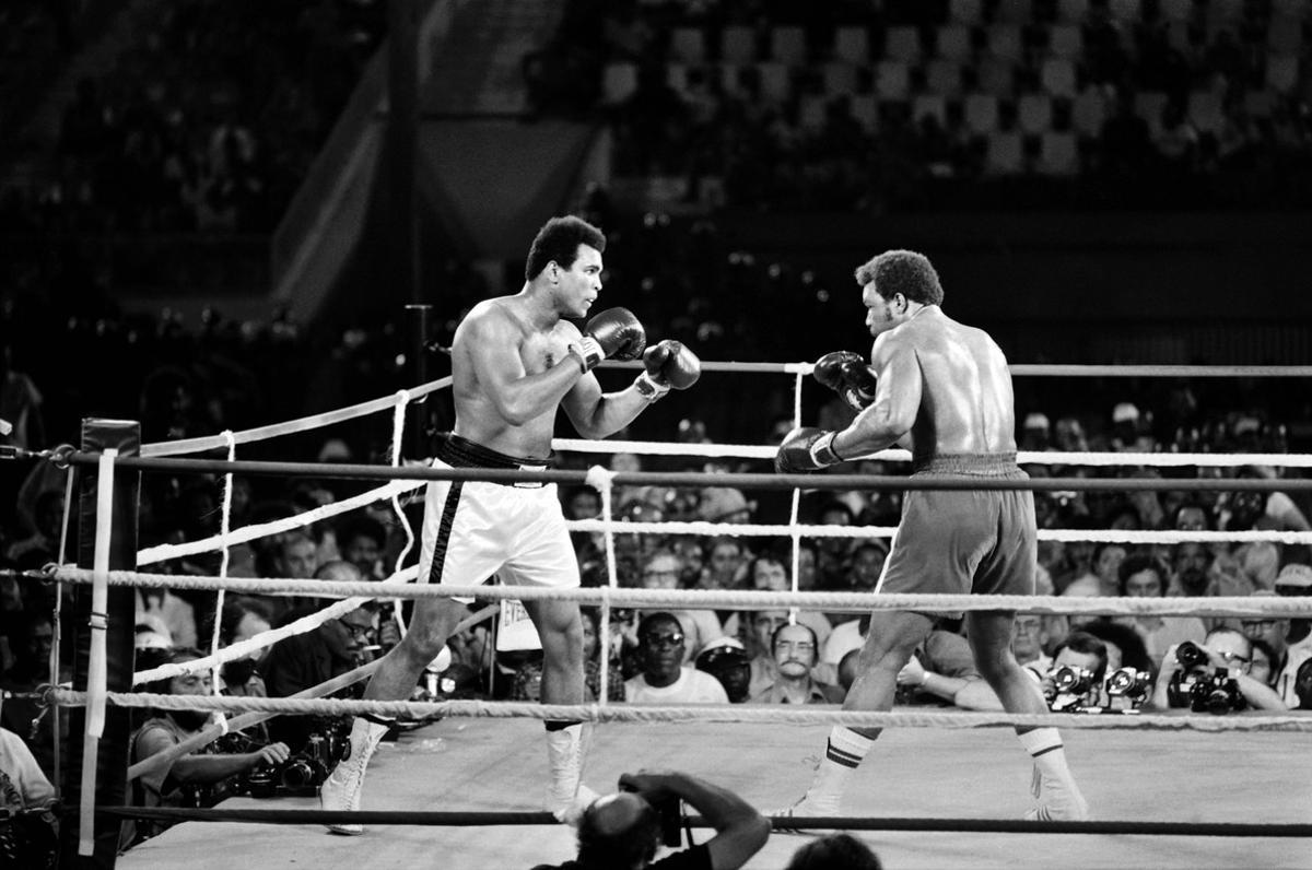 Muhammad Ali noqueó a George Foreman el 30 de octubre de 1974 durante su pelea por el campeonato mundial de pesos pesados.
