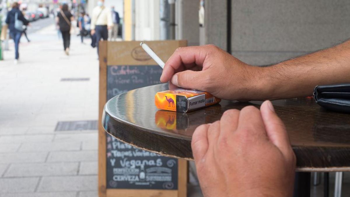 Els metges demanen a Sanitat que acceleri el pla antitabac i li doni força normativa