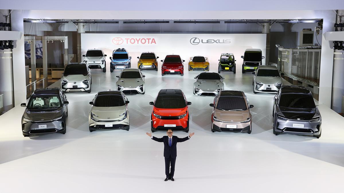 Akio Toyoda y 15 prototipos de coches eléctricos para Toyota y Lexus.