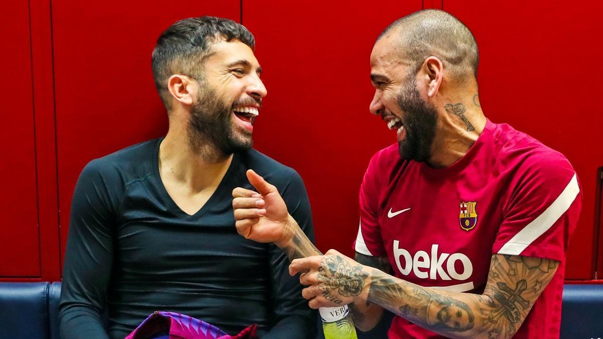 La alegría de Dani Alves vuelve a la ciudad deportiva del Barça