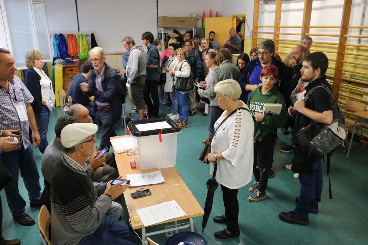 El interior de un colegio electoral en Badalona el 1-O.