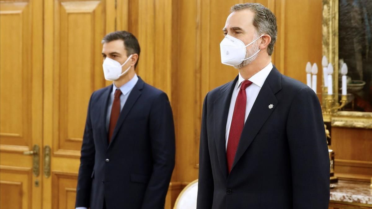 Pedro Sanchez y el rey Felipe VI, el pasado 27 de enero, durante la toma de posesion de Carolina Darias como ministra de Sanidad . Pedro Sanchez y el rey Felipe VI, el pasado 27 de enero, durante la toma de posesion de Carolina Darias como ministra de Sanidad .