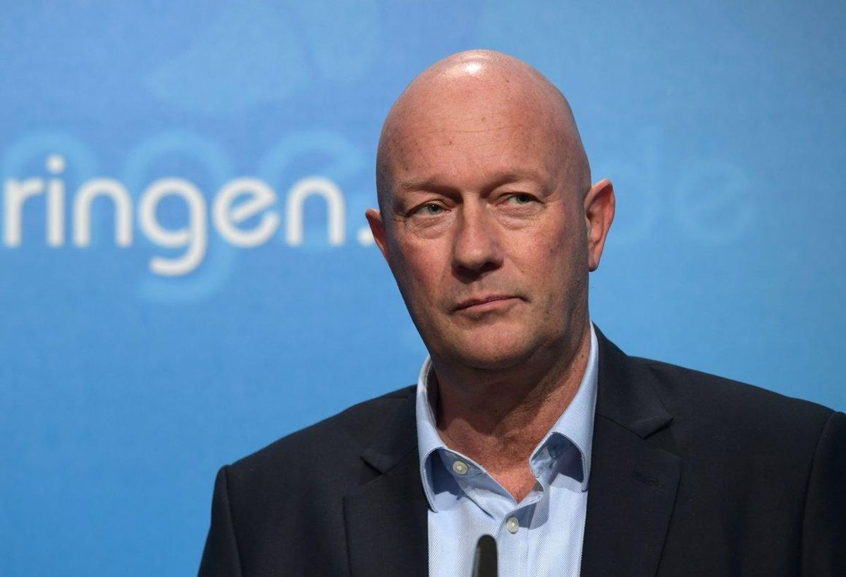 El primer ministro de Turingia, Thomas Kemmerich, durante la rueda de prensa en la que ha anunciado su dimisión. El primer ministro de Turingia, Thomas Kemmerich, durante la rueda de prensa en la que ha anunciado su dimisión.