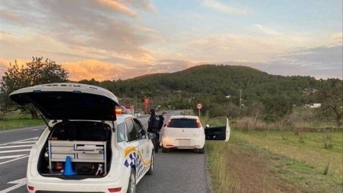 Infiltrados del Consell para detectar taxis pirata en Ibiza Infiltrados del Consell para detectar taxis pirata en Ibiza