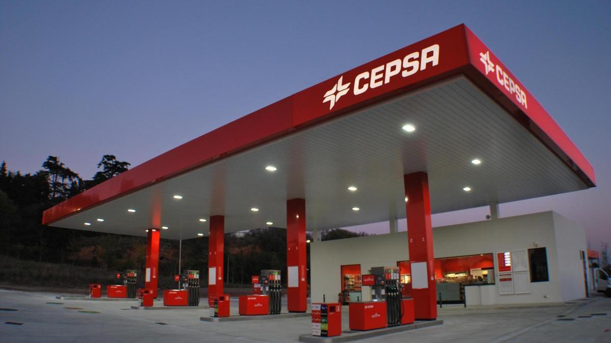 Cepsa fuels the price war with express discounts at its 1,500 gas stations