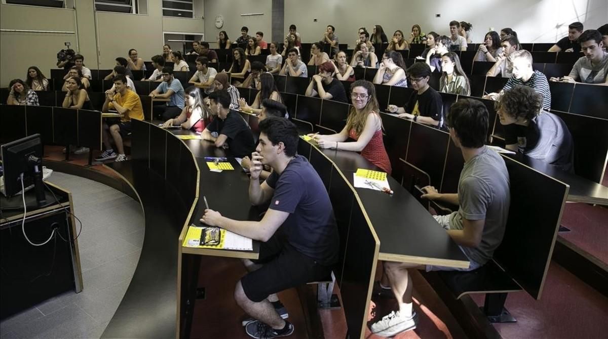 Exámenes de selectividad en la Universitat Pompeu Fabra (UPF) de Barcelona. Exámenes de selectividad en la Universitat Pompeu Fabra (UPF) de Barcelona.