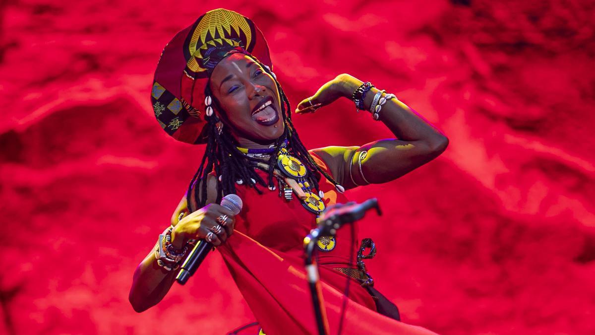 Fatoumata Diawara, en su actuación en el Teatre Grec Fatoumata Diawara, en su actuación en el Teatre Grec