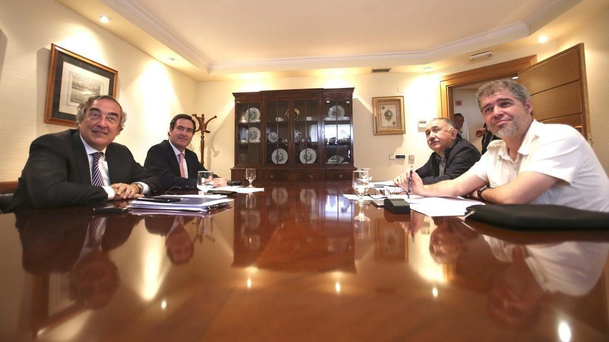 Garamendi considera "trencat" el diàleg social després de la pujada del salari mínim a 900 euros Garamendi considera "trencat" el diàleg social després de la pujada del salari mínim a 900 euros
