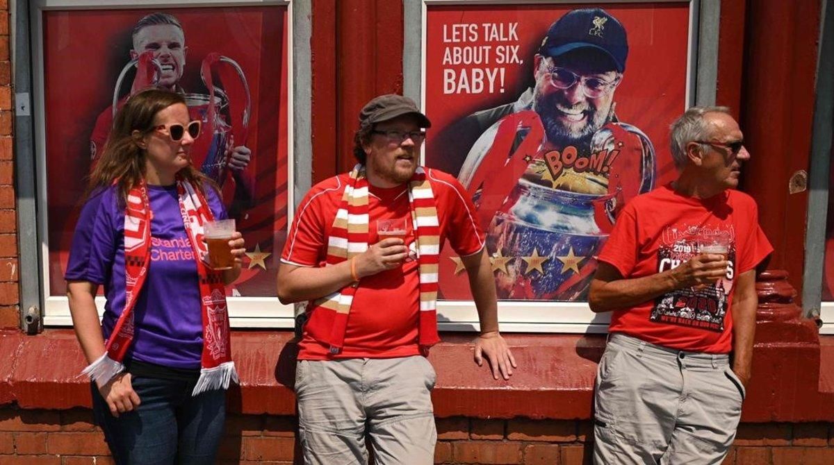 Los aficionados del Liverpool celebraron ayer el título de la Premier League. Los aficionados del Liverpool celebraron ayer el título de la Premier League.