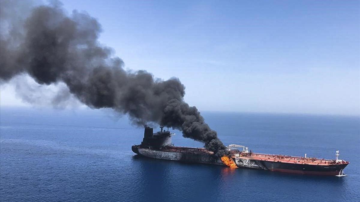 Uno de los dos petroleros supuestamente atacados este jueves en el estrecho de Ormuz. Uno de los dos petroleros supuestamente atacados este jueves en el estrecho de Ormuz.