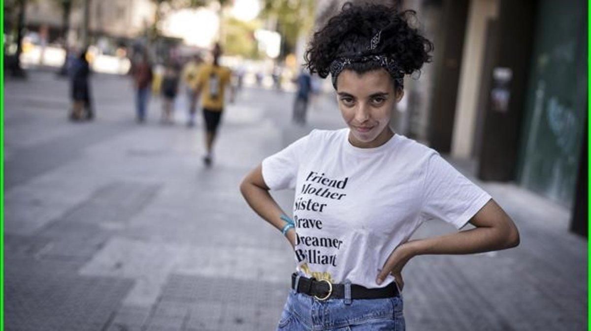 Hanan Midan, en la plaza de Catalunya. Hanan Midan, en la plaza de Catalunya.