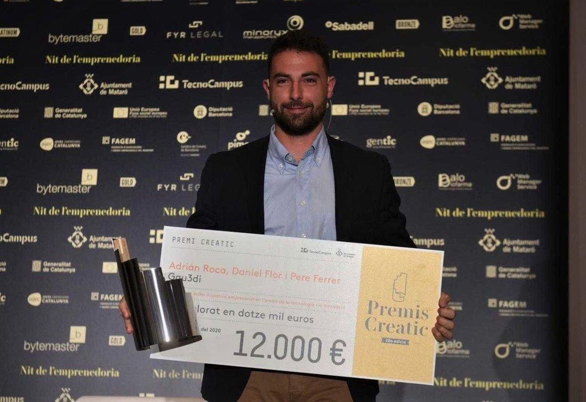 Adrián Roca, representante de los ganadores del premio Creatic a la mejor iniciativa empresarial en el ámbito de la tecnología y la innovación. Adrián Roca, representante de los ganadores del premio Creatic a la mejor iniciativa empresarial en el ámbito de la tecnología y la innovación.