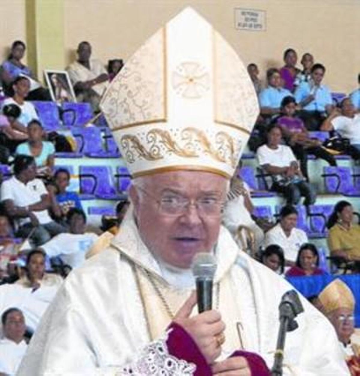 El exnuncio Wesolowski durante un acto religioso. El exnuncio Wesolowski durante un acto religioso.