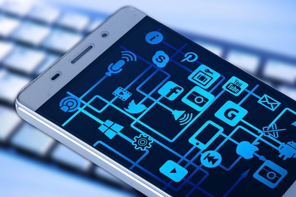 El 55% de los internautas busca información de productos en redes sociales antes de comprar. El 55% de los internautas busca información de productos en redes sociales antes de comprar.