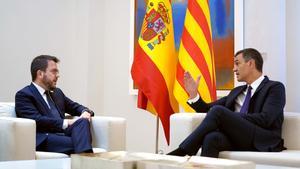 El presidente del Gobierno, Pedro Sánchez, y el ’president’ de la Generalitat, Pere Aragonès, durante su reunión en el palacio de la Moncloa, el pasado 15 de julio de 2022.