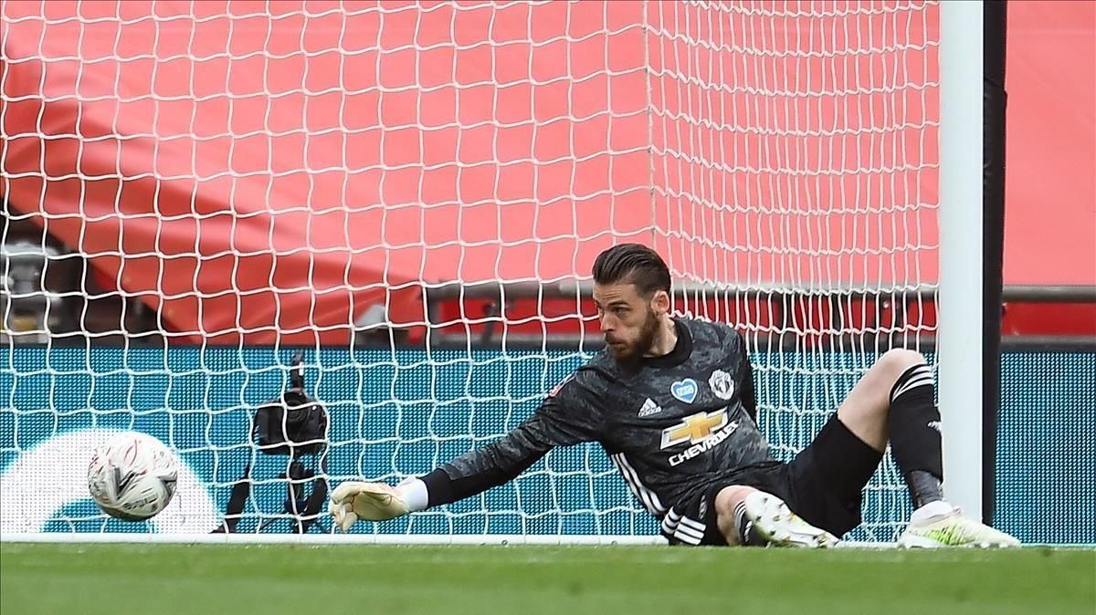David de Gea falla y concede el segundo gol al Chelsea. David de Gea falla y concede el segundo gol al Chelsea.