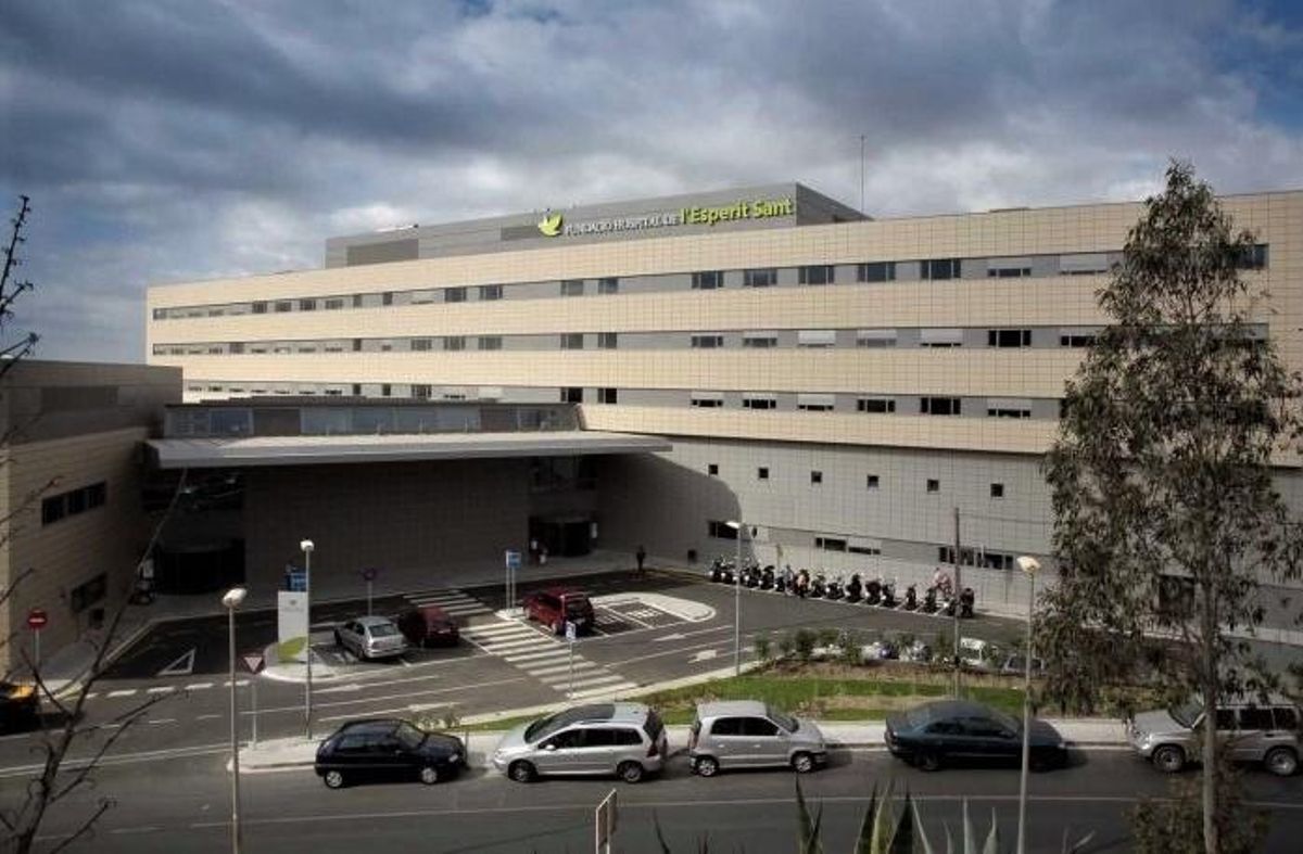 Fachada del Hospital Esperit Sant de Santa Coloma de Gramenet. Fachada del Hospital Esperit Sant de Santa Coloma de Gramenet.