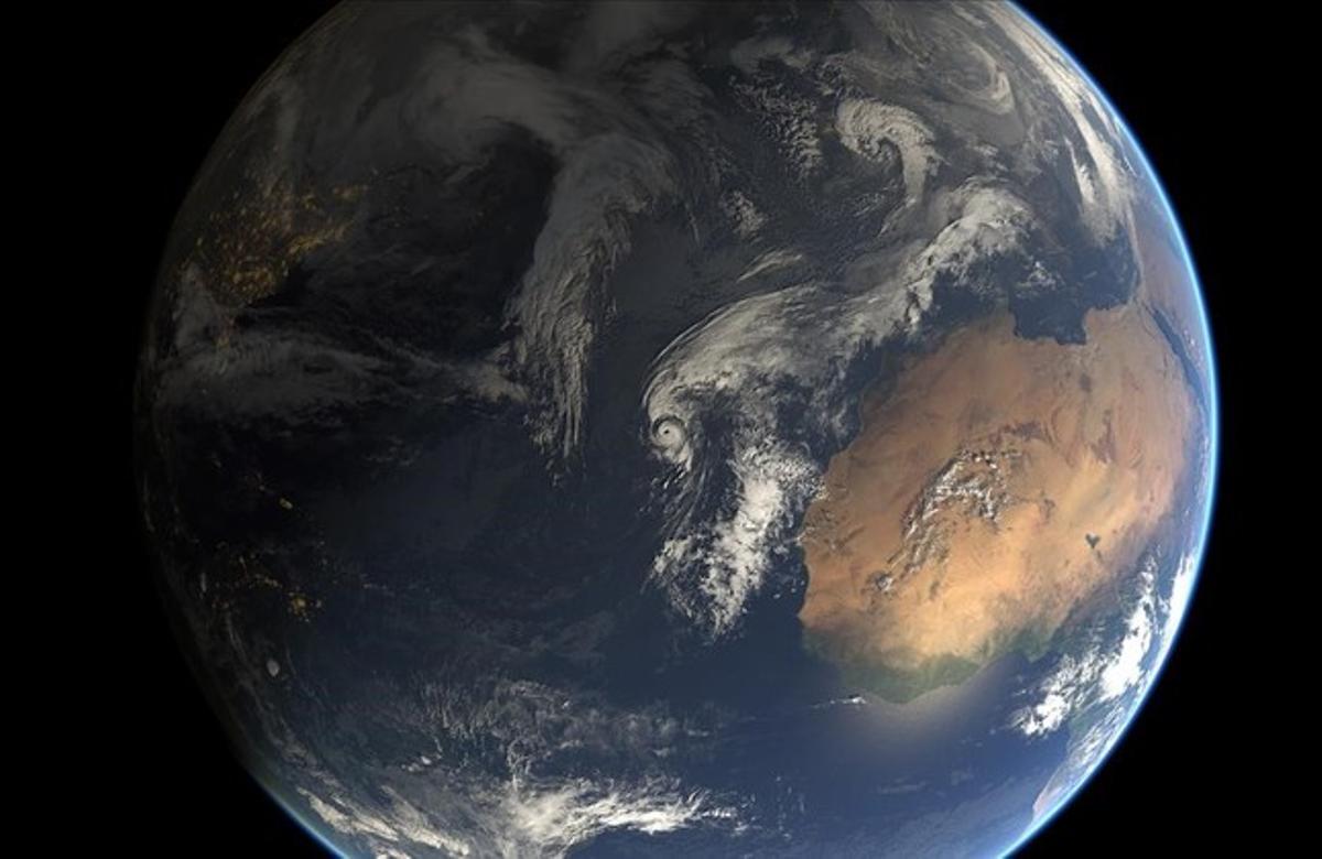 Imagen satelital compuesta de la tormenta subtropical Alex, ahora convertido en huracán, a la altura de las Azores el pasado 14 de enero. Imagen satelital compuesta de la tormenta subtropical Alex, ahora convertido en huracán, a la altura de las Azores el pasado 14 de enero.