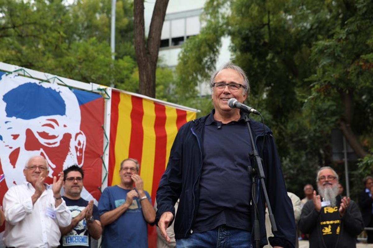 Joan Manuel Serrat, en un acto de homenaje al presidente chileno Salvador Allende en Barcelona, el pasado 11 de septiembre. El cantante recibió insultos en las redes por no ser partidario de la independencia.