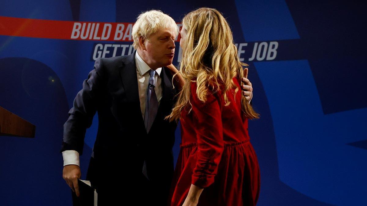 Boris Johnson y su mujer, Carrie, durante un acto de su partido en Manchester.