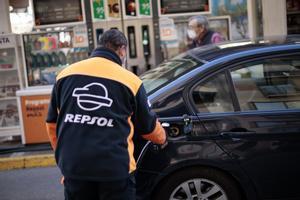 El 80% de les gasolineres que va demanar al Govern l’avançament del descompte de carburant el cobrarà entre dimarts i dimecres