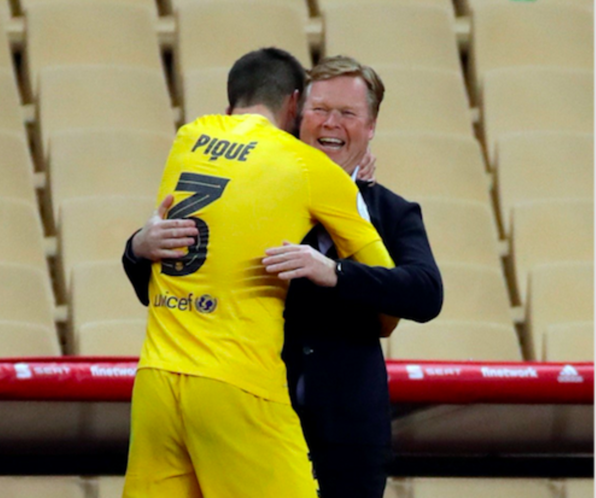 Piqué abraza a Koeman tras ganar la Copa del Rey en Sevilla. Piqué abraza a Koeman tras ganar la Copa del Rey en Sevilla.