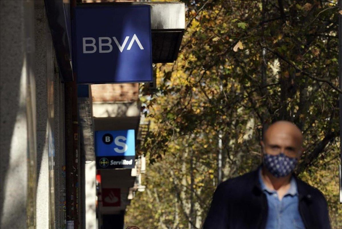 Sucursales de los Bancos BBVA y Sabadell en Madrid. Sucursales de los Bancos BBVA y Sabadell en Madrid.