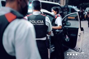 Los Mossos detienen a un hombre por 12 robos con violencia en comercios de Barcelona