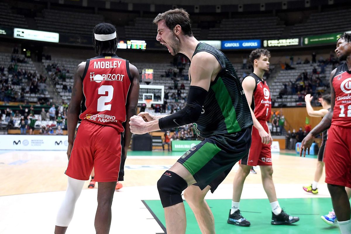 Tomic celebra una de sus canastas decisivas en el partido ante el Casademont Tomic celebra una de sus canastas decisivas en el partido ante el Casademont
