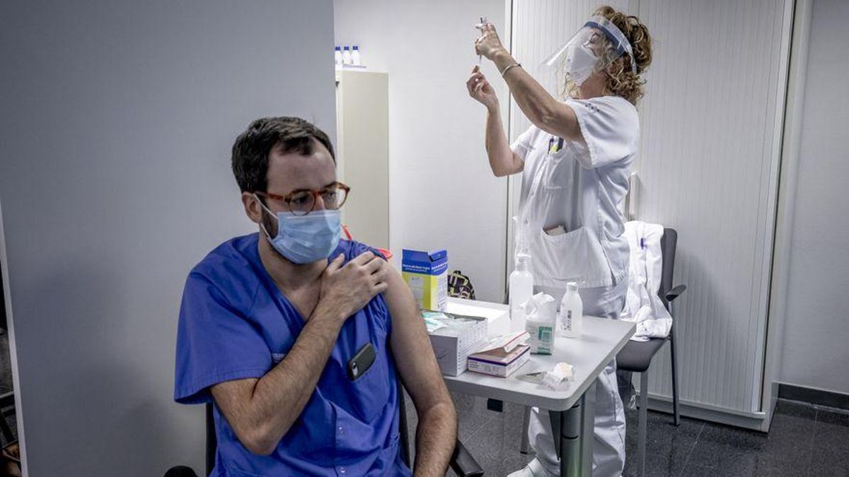 Una vez preparadas, las vacunas de covid se han de emplear o tirar Una vez preparadas, las vacunas de covid se han de emplear o tirar