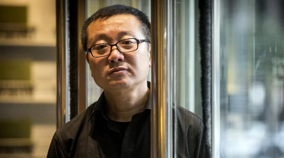 El escritor de ciencia ficción Liu Cixin, en un céntrico hotel de Barcelona. El escritor de ciencia ficción Liu Cixin, en un céntrico hotel de Barcelona.